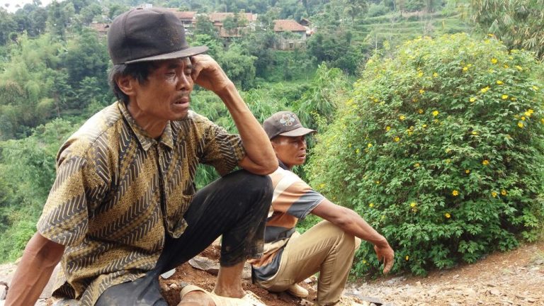 Pak Damin: Kisah Pilu Penggali Batu