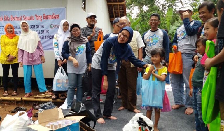 Aksi Sosial Alumni Elektro ITB-86 di Cadas Gantung Bandung