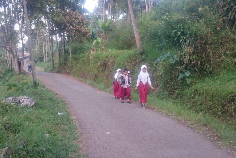 Jelang Ajaran Baru, Banyak Anak Petani Cimenyan Butuh Bantuan