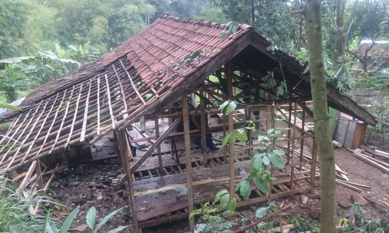 Kemiskinan Budaya: Dikasih Hati Meminta Jantung