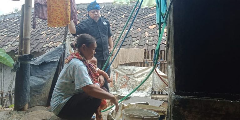Kisah tentang Air Bersih Keluarga Pra-Sejahtera Petani Cikawari