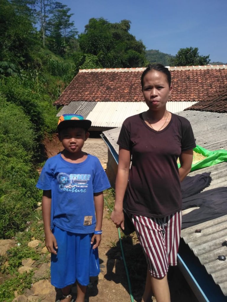 Kisah Anak-Anak Baleendah Berjualan Cireng di Kota