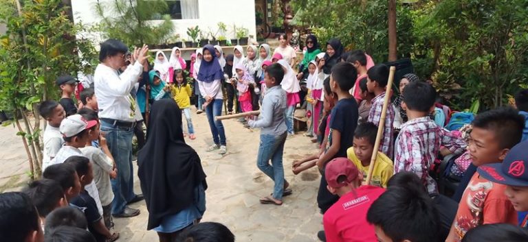 Sekolah Samin: Menyebarkan Empati untuk Anak Petani