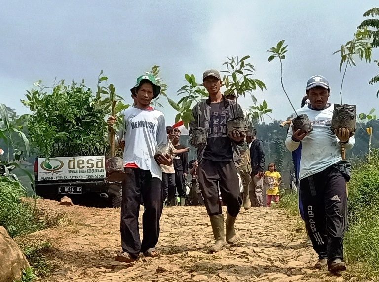 Petani Cimenyan Siap Mengubah Gurun Menjadi Kebun