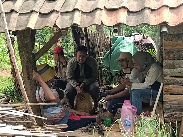Belajar Jurnalistik di Bandung, Menulis Opini dan Fotografi