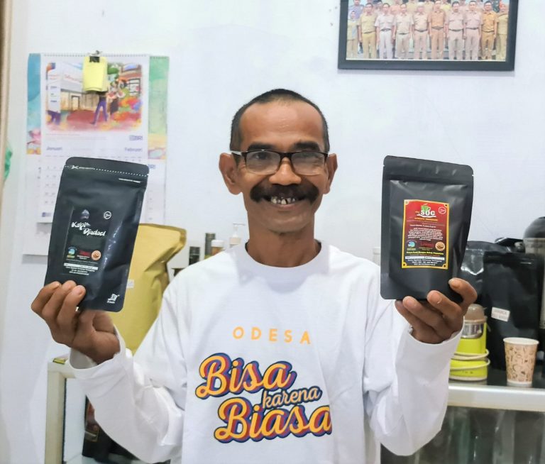 Sarkoni, Kemiskinan Desa dan Kopi Ekologi