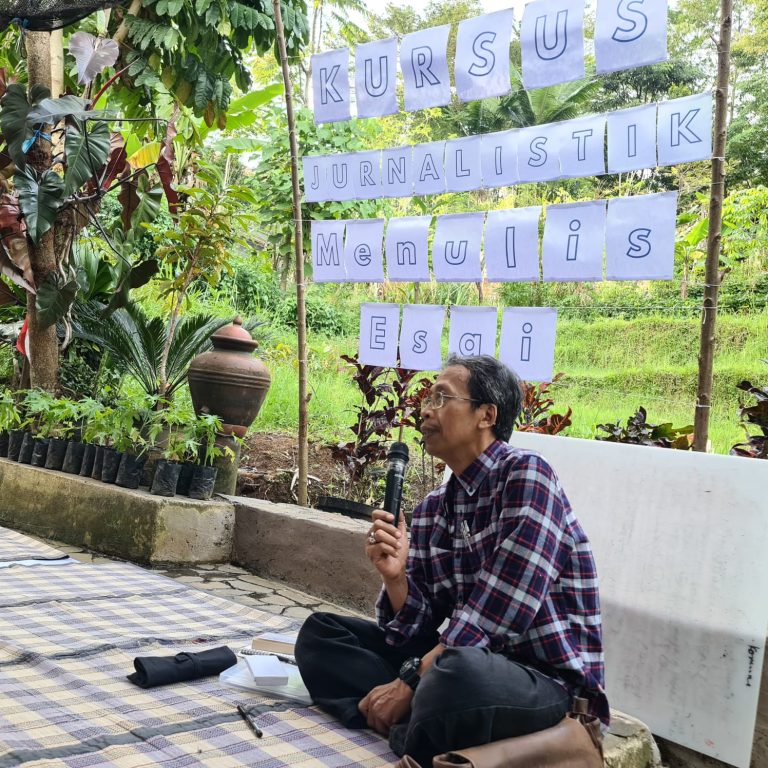 Menyunting Kalimat Bersama Kolomnis Hawe Setiawan