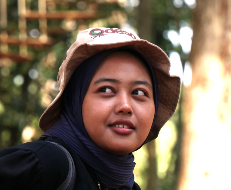 Harti Tsaeni, Pengabdian Aktivis Perempuan Literasi
