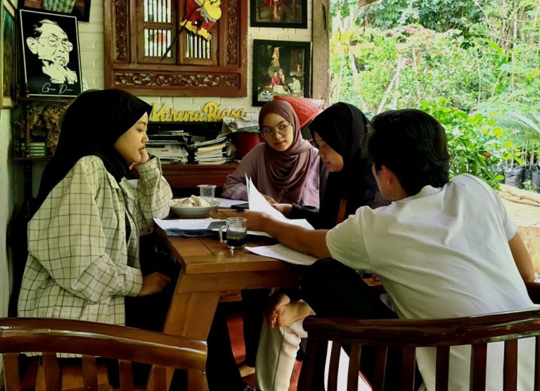 Diskusi adalah sarana penting bagi anak muda dalam berorganisasi