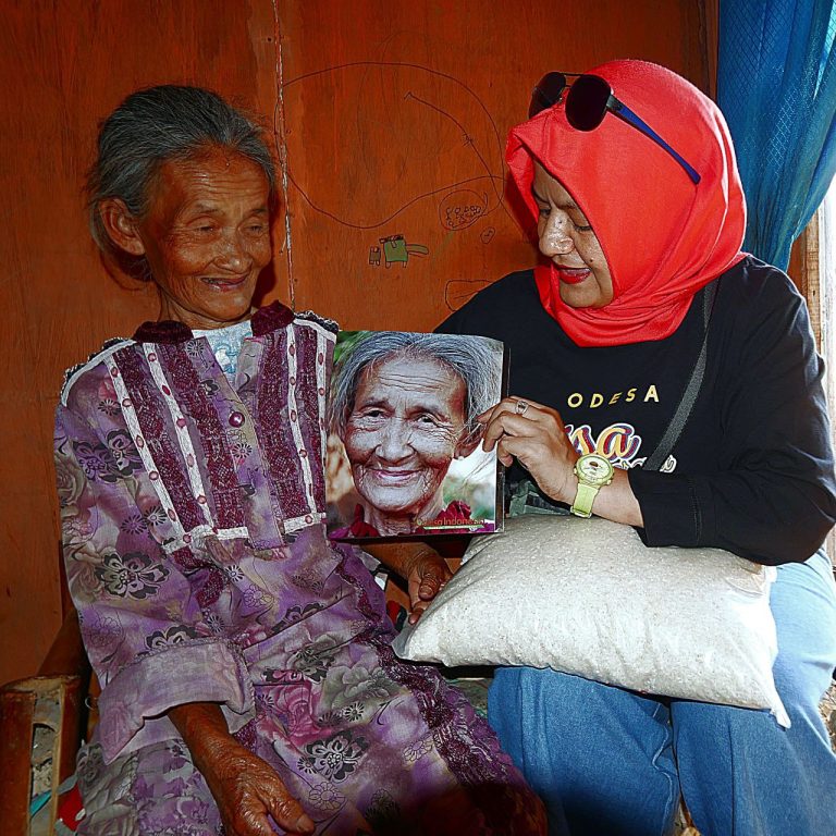 berbuat baik pada lansia