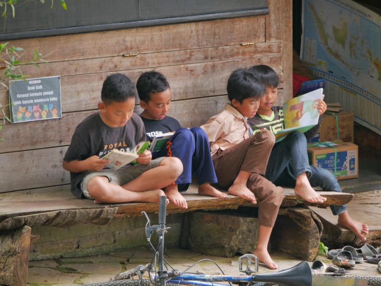 Sekolah Samin: Gerakan Literasi Desa Anak-Anak Petani