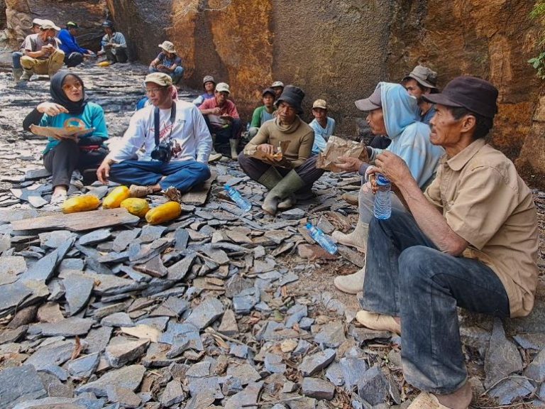 Mengatasi Kemiskinan Berbasis Perbaikan Ekologi & Pendidikan