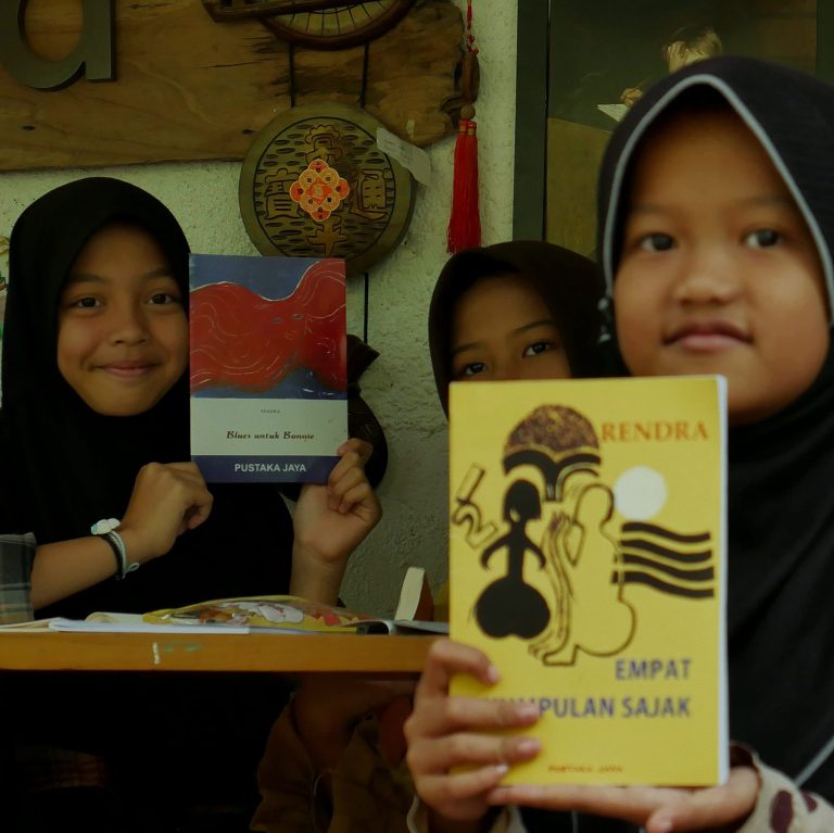 Inilah Pentingnya Kamu Donasi Buku Bacaan untuk Anak Desa